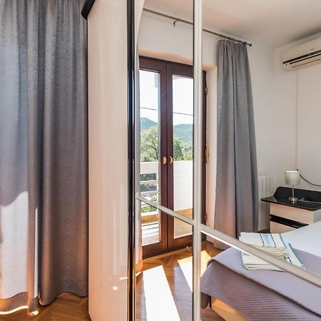 Stedi Apartment Lukoran Luaran gambar
