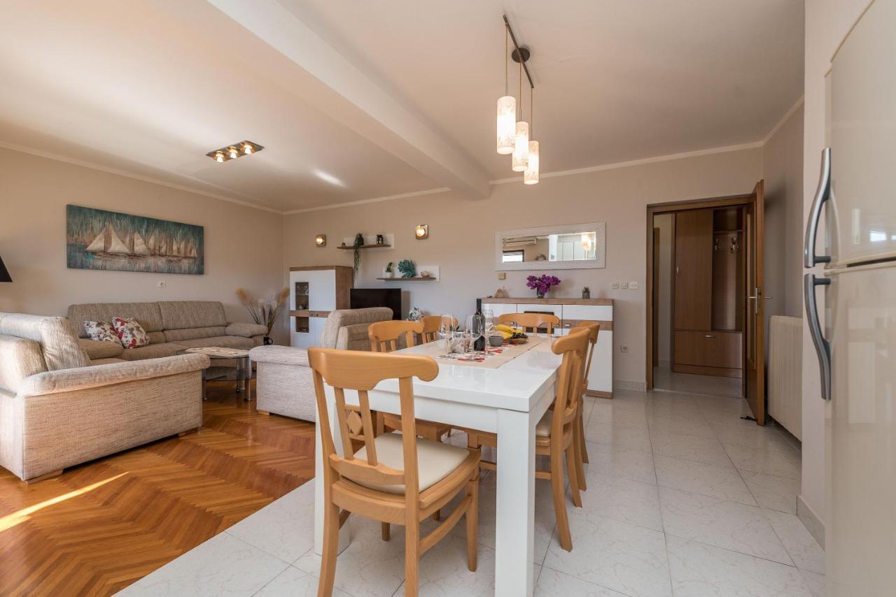 Stedi Apartment Lukoran Luaran gambar