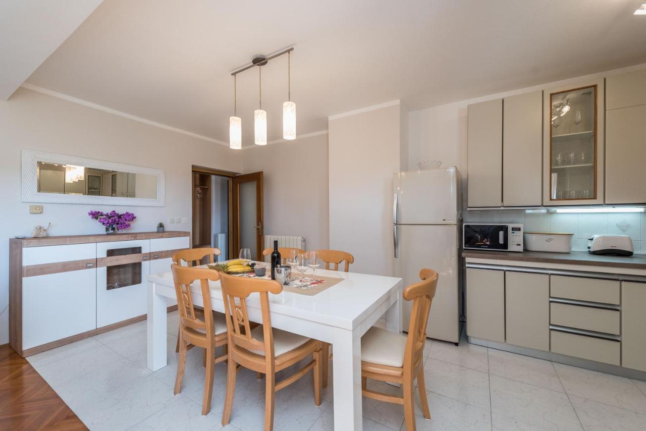 Stedi Apartment Lukoran Luaran gambar