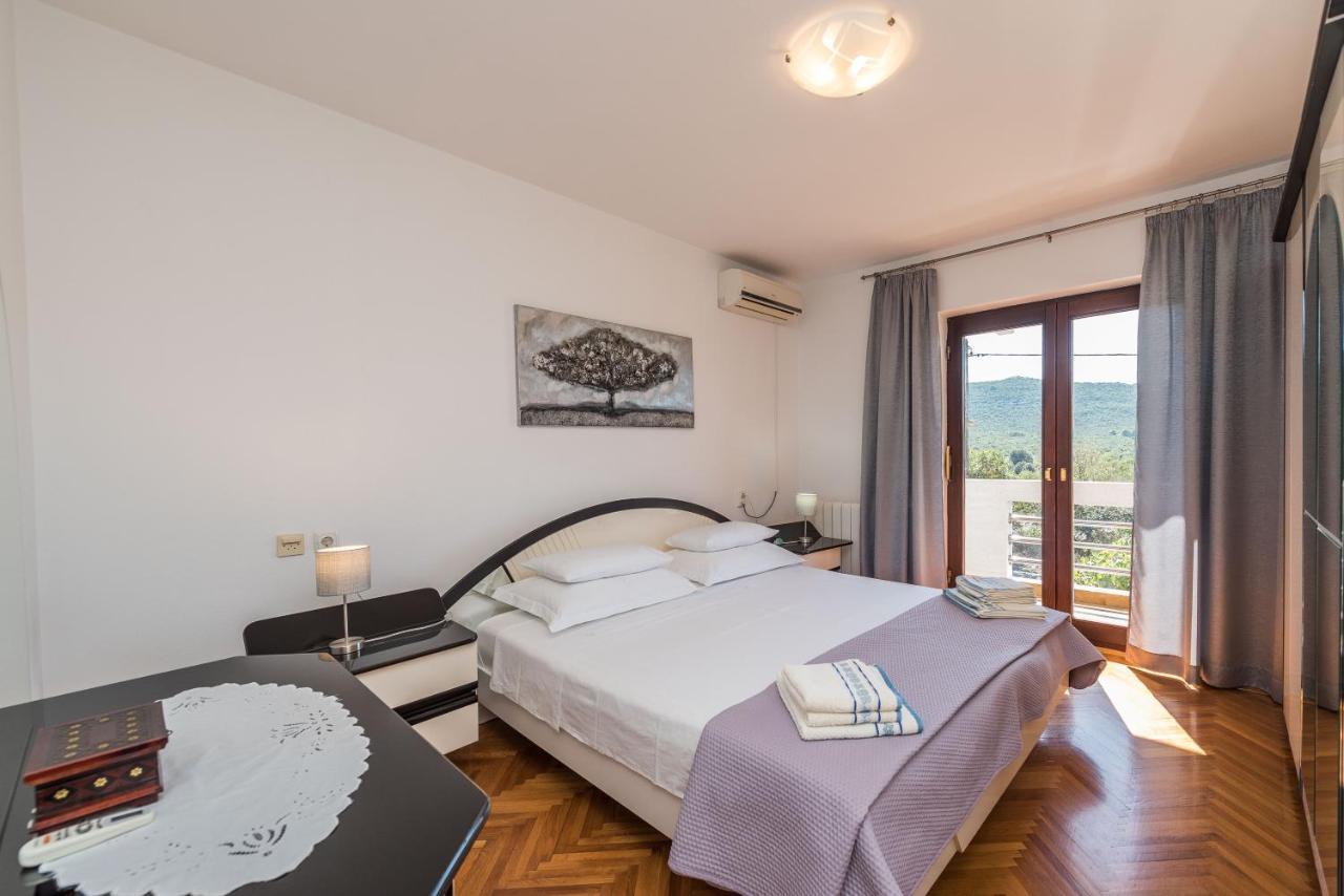 Stedi Apartment Lukoran Luaran gambar