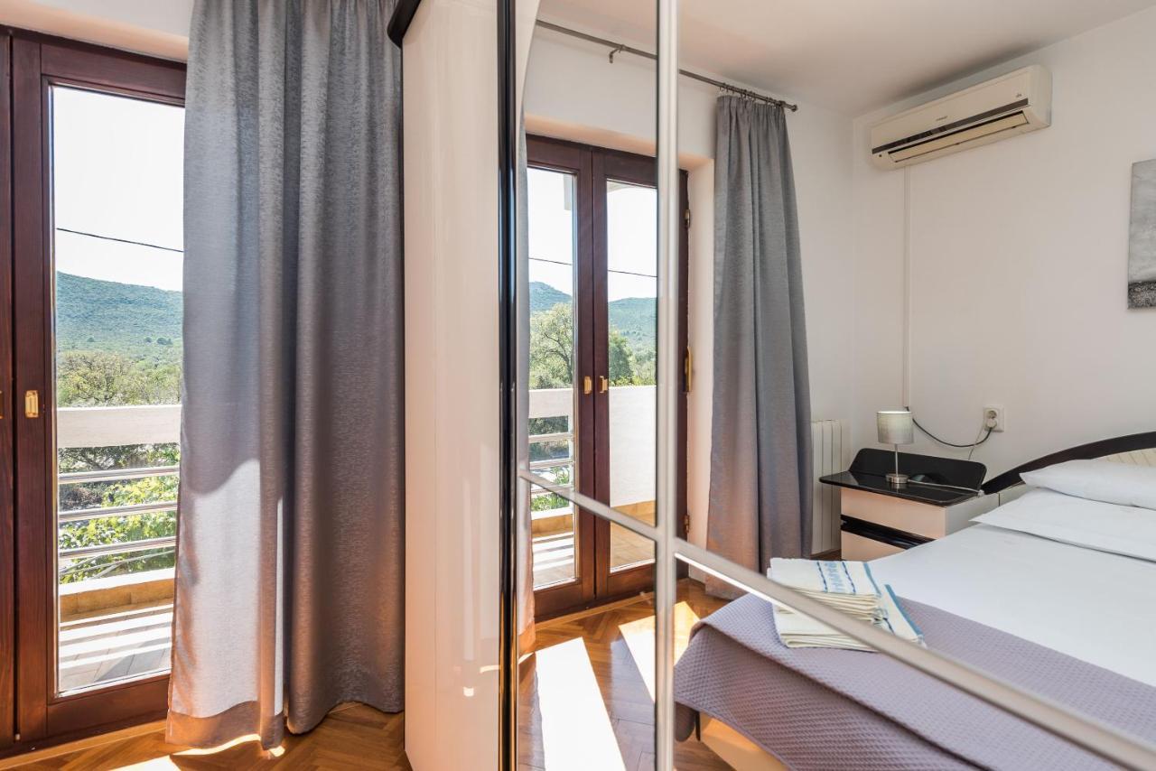 Stedi Apartment Lukoran Luaran gambar