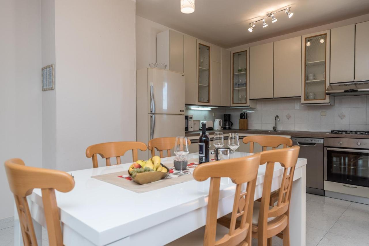 Stedi Apartment Lukoran Luaran gambar