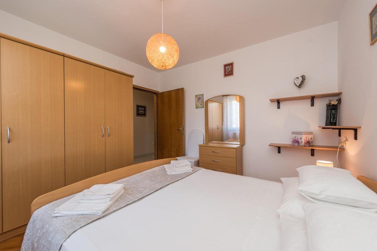 Stedi Apartment Lukoran Luaran gambar