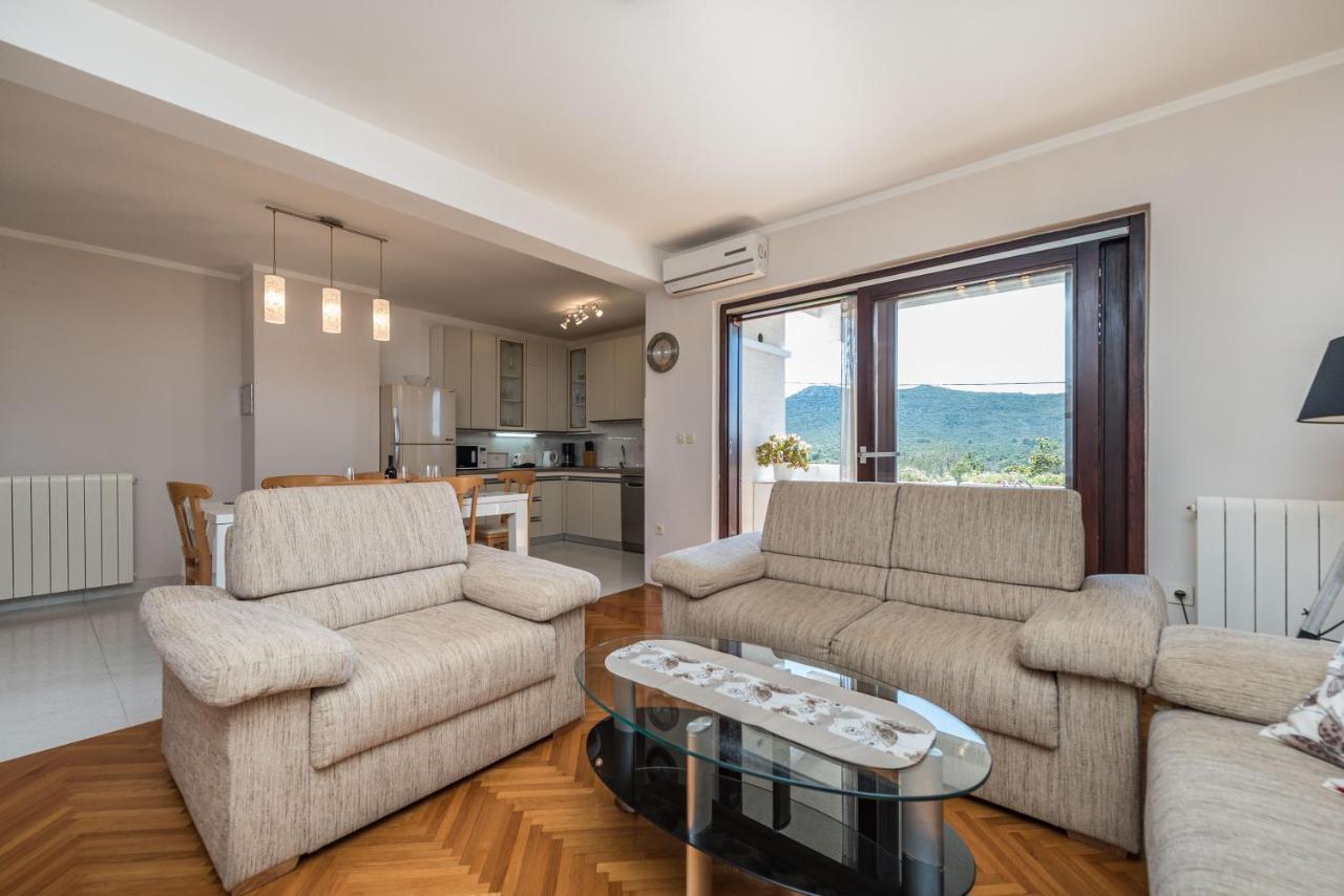Stedi Apartment Lukoran Luaran gambar