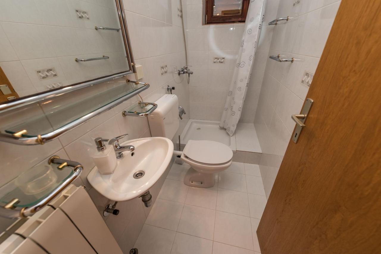 Stedi Apartment Lukoran Luaran gambar