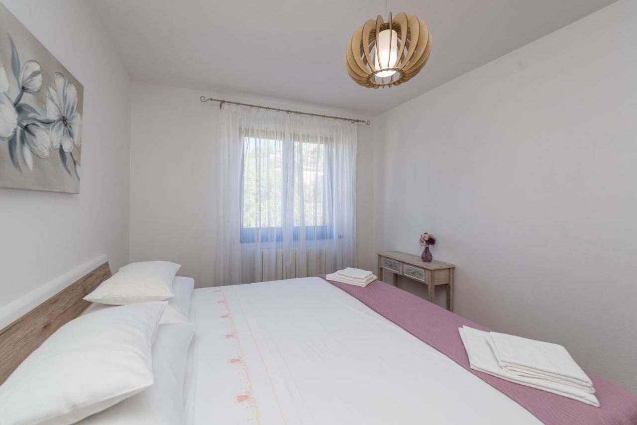 Stedi Apartment Lukoran Luaran gambar