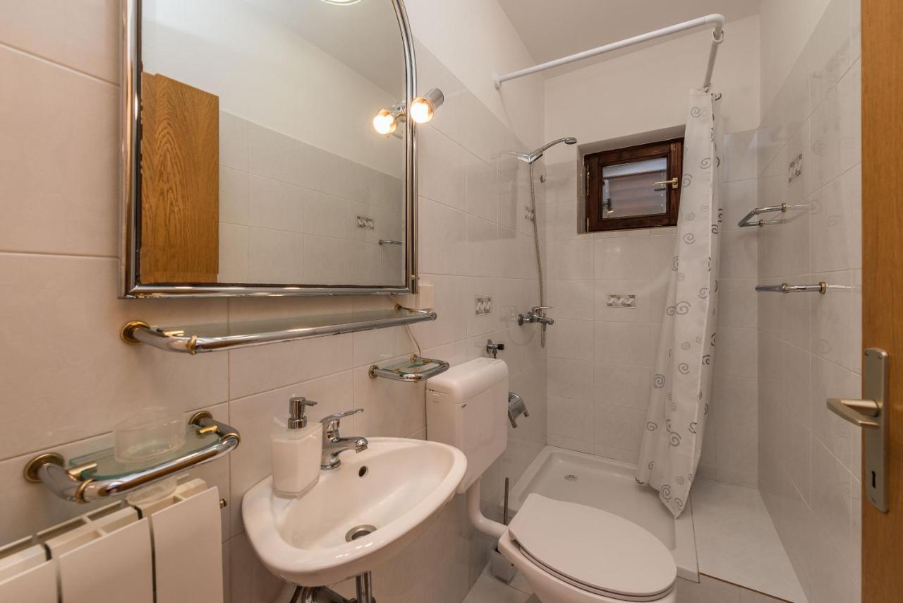 Stedi Apartment Lukoran Luaran gambar