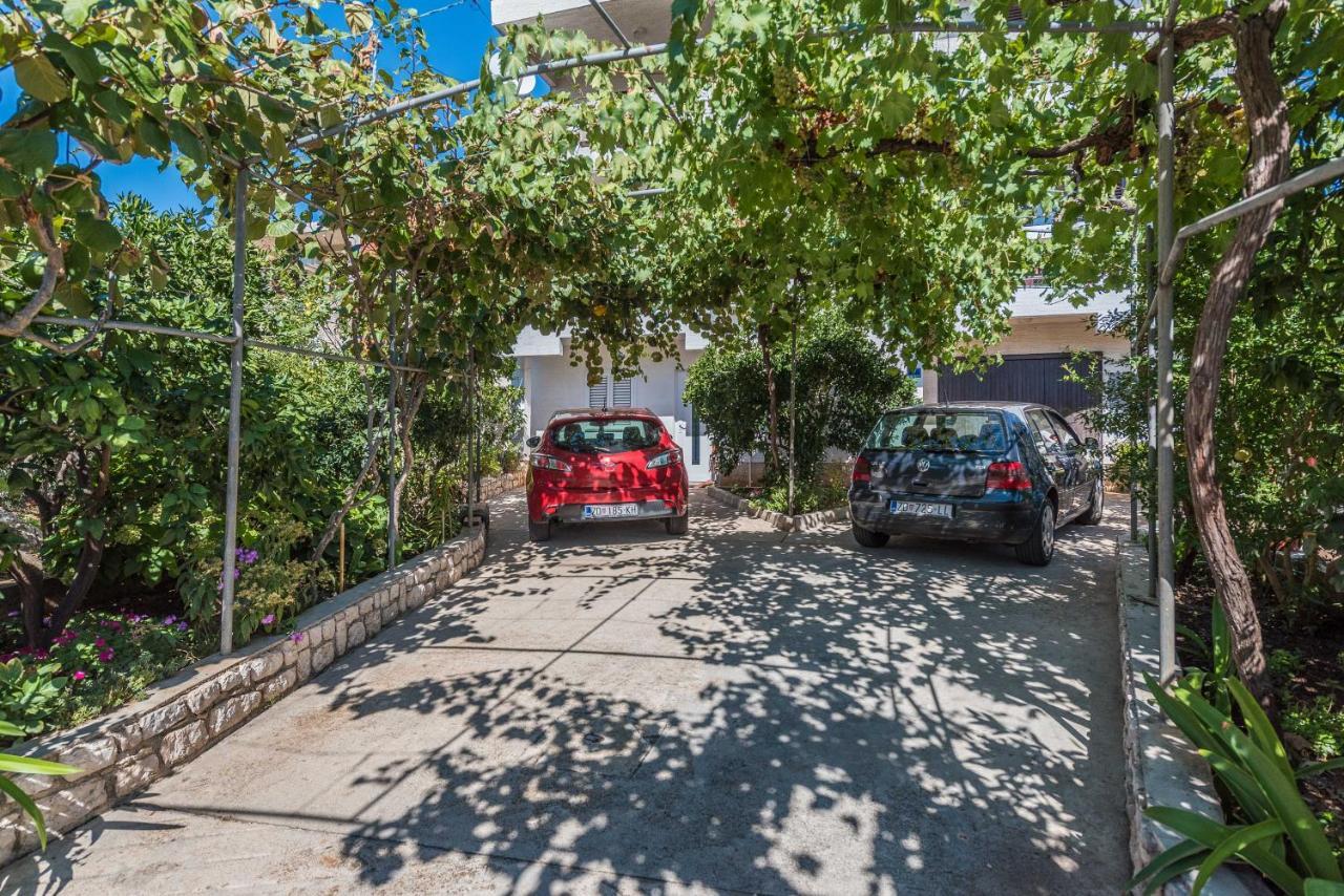 Stedi Apartment Lukoran Luaran gambar